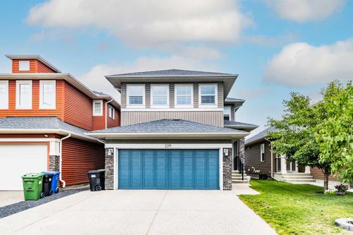 229 Evanspark Gardens Nw, Home with 4 bedrooms, 2 bathrooms and 4 parking in Calgary AB | Card Image