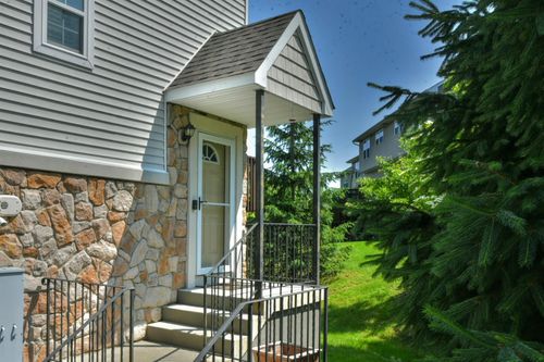 2 Hidden Creek Blvd, Monroe, NY, 10950-4188 | Card Image