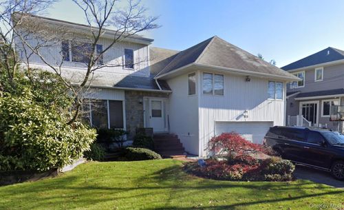 575 Rica Ln, Woodmere, NY, 11598-1555 | Card Image