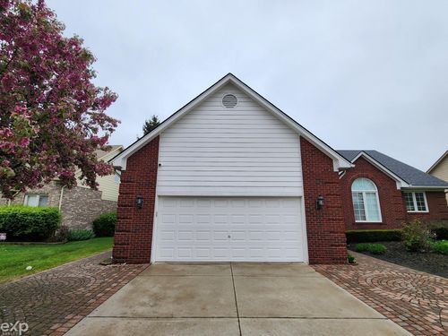 19913 Mapleton Dr, Macomb, MI, 48044-5774 | Card Image