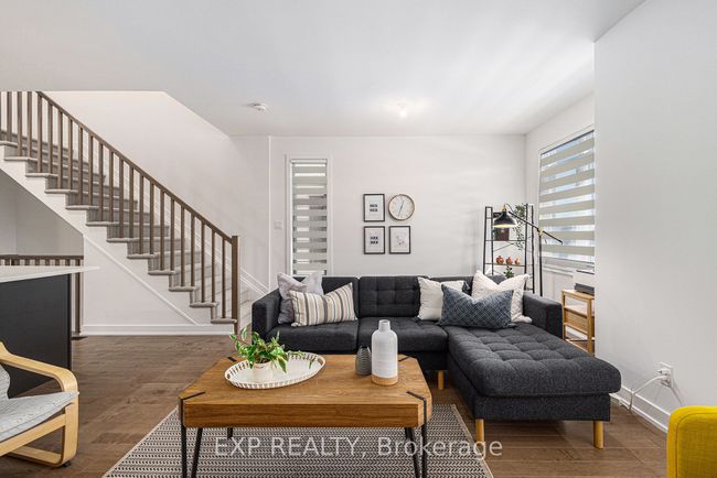 562 Tahoe Hts, House attached with 2 bedrooms, 3 bathrooms and 2 parking in Gloucester ON | Image 8
