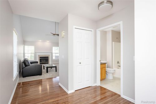 unit-20-5959 Augusta Ln, Grand Blanc, MI, 48439-9474 | Card Image