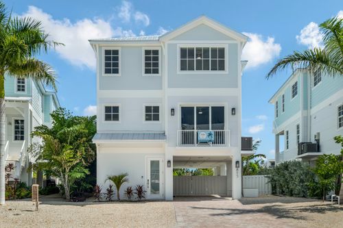 815 39th Street Gulf, Marathon, FL, 33050-2383 | Card Image