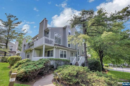 7 Eagles Notch Dr, Englewood, NJ, 07631-5059 | Card Image