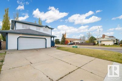 9213 97 Ave, House other with 3 bedrooms, 3 bathrooms and null parking in Morinville AB | Image 3