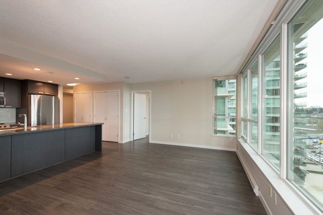 1004 - 2200 Douglas Road, Condo with 2 bedrooms, 2 bathrooms and 2 parking in Burnaby BC | Image 11