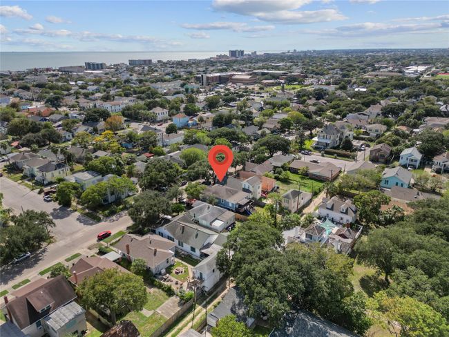 3610 Avenue P 1/2, House other with 3 bedrooms, 2 bathrooms and null parking in Galveston TX | Image 43