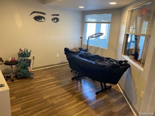 ste-300-8445 Saginaw St, Grand Blanc, MI, 48439-2086 | Card Image