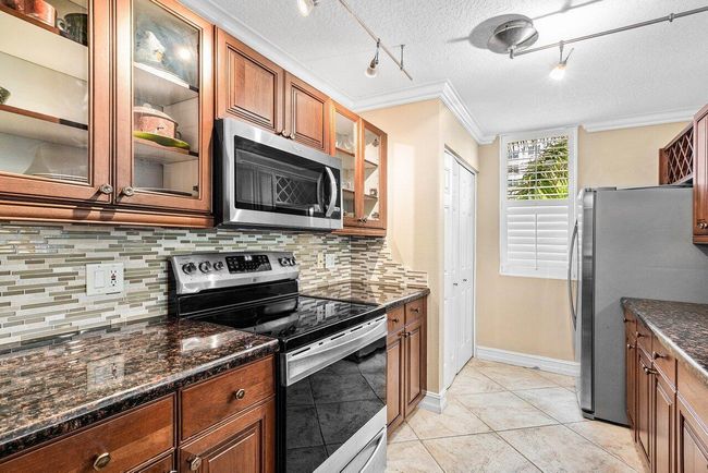 APT-201 - 3606 S Ocean Blvd, Condo with 3 bedrooms, 2 bathrooms and null parking in Highland Beach FL | Image 11