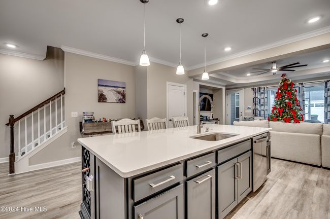 Large island with solid surface countertops | Image 10