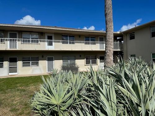 104-14 Lake Vista Trl, Port St Lucie, FL, 34952-6335 | Card Image