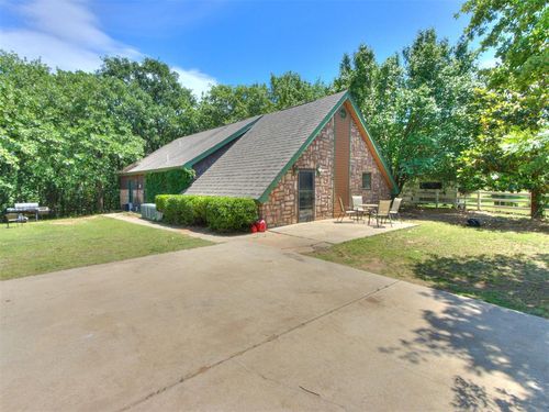 1075 Wildfire Dr, Norman, OK, 73026-7603 | Card Image