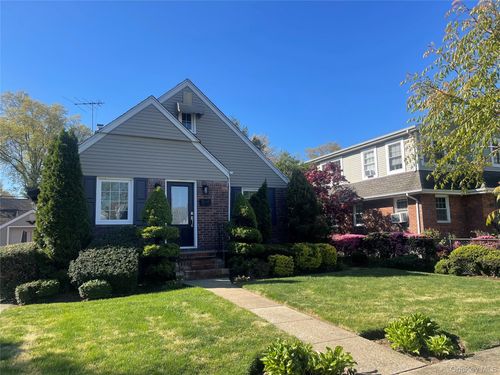 145 Wilton St, New Hyde Park, NY, 11040-3806 | Card Image