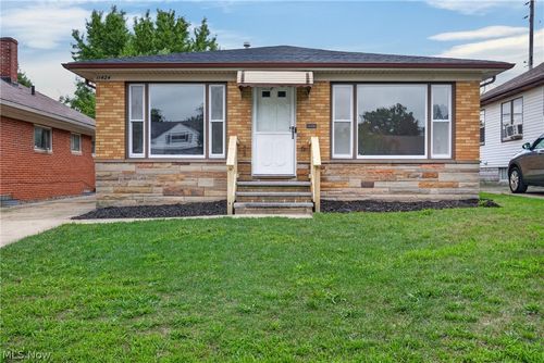 11424 Bradwell Rd, Garfield Heights, OH, 44125-3506 | Card Image