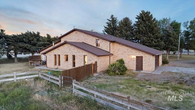 1872 E 1750 S, House other with 4 bedrooms, 3 bathrooms and 2 parking in Gooding ID | Image 4