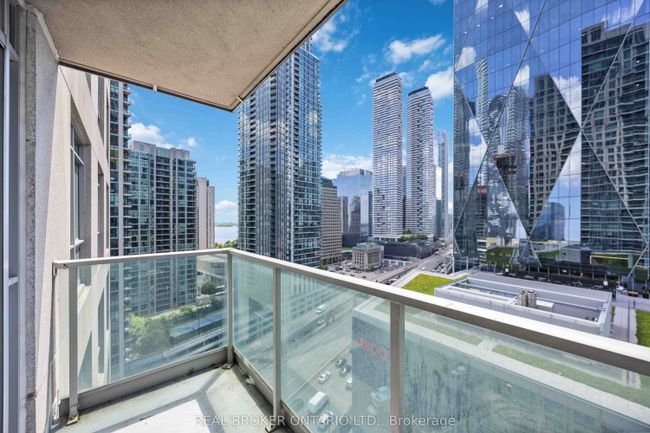 1913 - 18 Yonge St, Condo with 2 bedrooms, 2 bathrooms and null parking in Toronto ON | Image 21