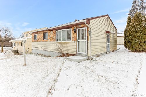 389 Maxwell Rd, Pontiac, MI, 48342-1750 | Card Image