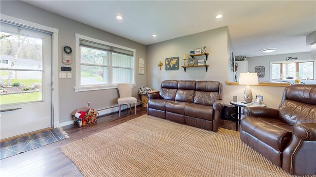 Living Room | Image 30