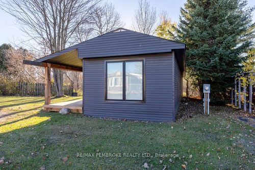 106 Pinehurst Estate, Petawawa, ON, K8H2H2 | Card Image