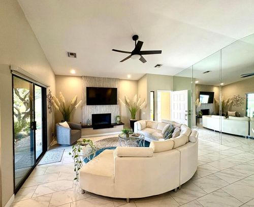 33 Mission Ct, Rancho Mirage, CA, 92270-1327 | Card Image