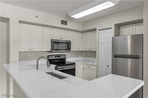 105-1230 Wildwood Lakes Blvd, NAPLES, FL, 34104-5805 | Card Image