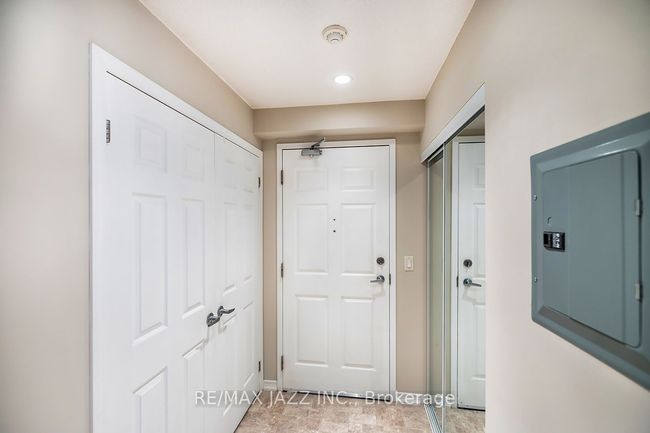 303 - 61 Clarington Blvd, Condo with 2 bedrooms, 1 bathrooms and 1 parking in Clarington ON | Image 21
