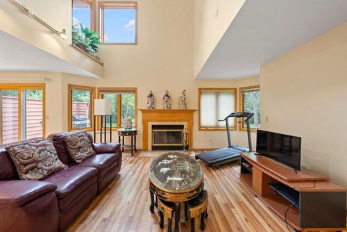 10695 53rd Ave N, Minneapolis, MN, 55442-1957 | Card Image