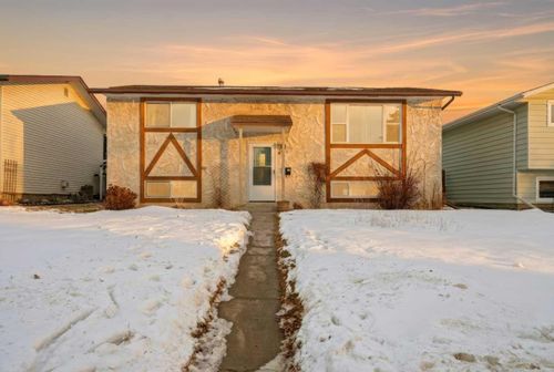 48 Nash St, Red Deer, AB, T4P1N9 | Card Image