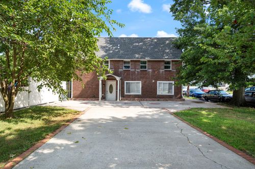 208 Newport Rd, Uniondale, NY, 11553-1122 | Card Image