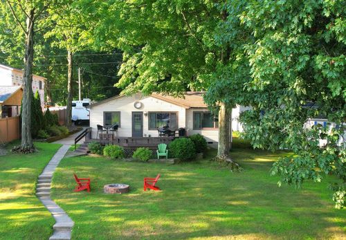 3361 E Stahl Rd, Monon, IN, 47959-8026 | Card Image