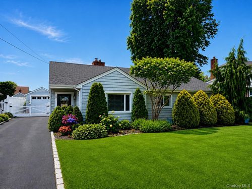 51 Fox Blvd, Massapequa, NY, 11758-7250 | Card Image