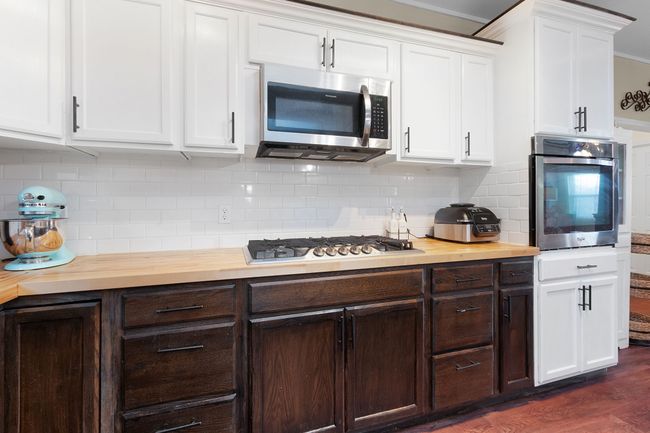 801 E Avenue C, House other with 4 bedrooms, 3 bathrooms and null parking in Lampasas TX | Image 15