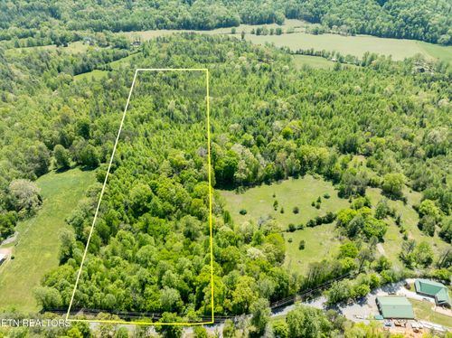 604 E Millers Cove Rd, Walland, TN, 37886-2402 | Card Image