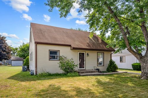 33 Woodbine Dr, Crystal Lake, IL, 60014-5049 | Card Image