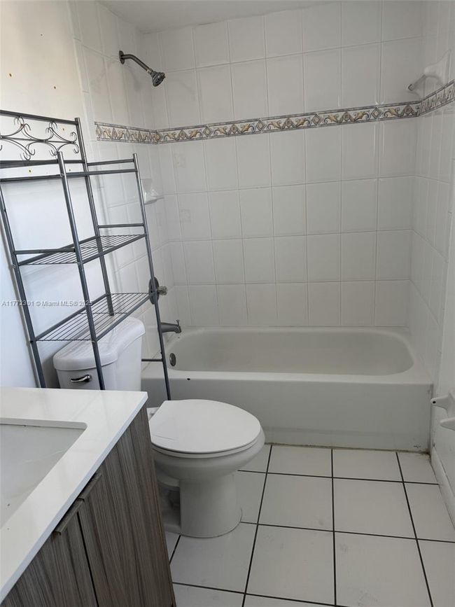 APT-405 - 21 E 3 Rd St, Condo with 2 bedrooms, 2 bathrooms and null parking in Hialeah FL | Image 4