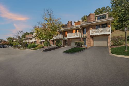 231 Glenstone Cir, Brentwood, TN, 37027-3916 | Card Image