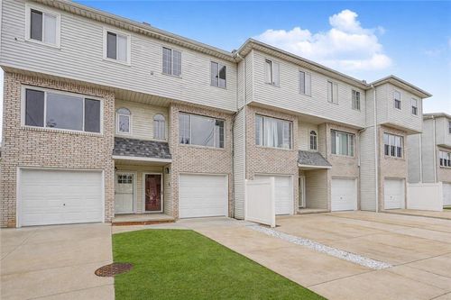 36 Journeay Street, Staten Island, NY, 10303 | Card Image