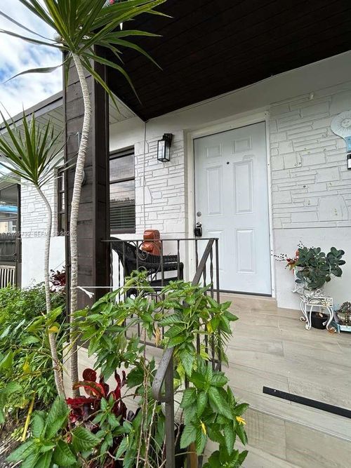 0-110 Nw 58th St, Miami, FL, 33127-1620 | Card Image