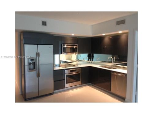 307-31 Se 6th St, Miami, FL, 33131-3099 | Card Image