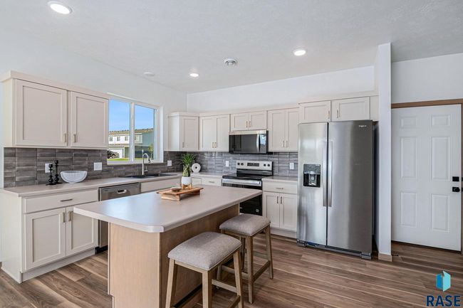 5401 S Teskey Pl, Townhouse with 3 bedrooms, 3 bathrooms and null parking in Sioux Falls SD | Image 4