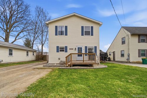 11605 Elmdale Rd, Whitmore Lake, MI, 48189-9307 | Card Image