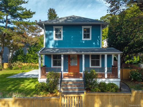 18 20th Ave, Sea Cliff, NY, 11579-1559 | Card Image