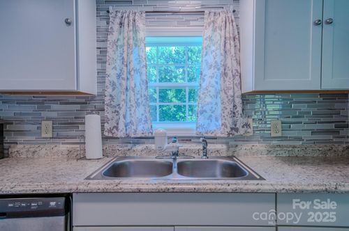 1523 Stacy Hill Rd, Marion, NC, 28752-6747 | Card Image