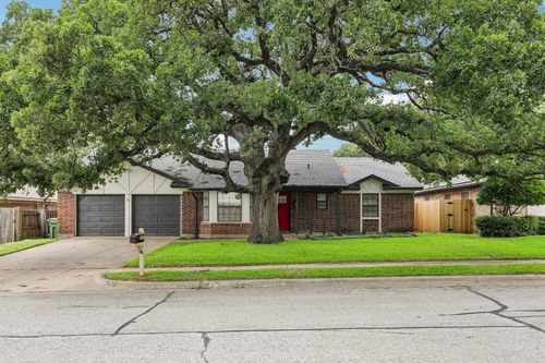 2421 Meadow Vw, Bedford, TX, 76021-4929 | Card Image