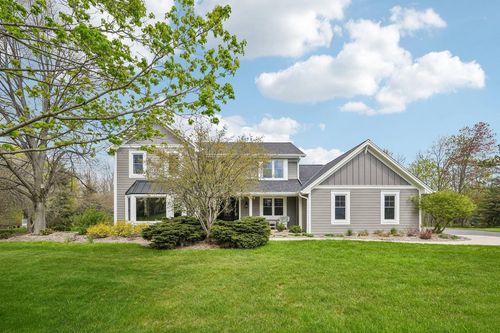 1722 W Thrush Lane, MEQUON, WI, 53092 | Card Image