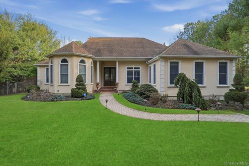 131 Malloy Dr, East Quogue, NY, 11942-3838 | Card Image