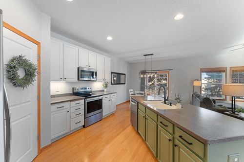 3262 Oak View Dr, Woodbury, MN, 55129-9370 | Card Image
