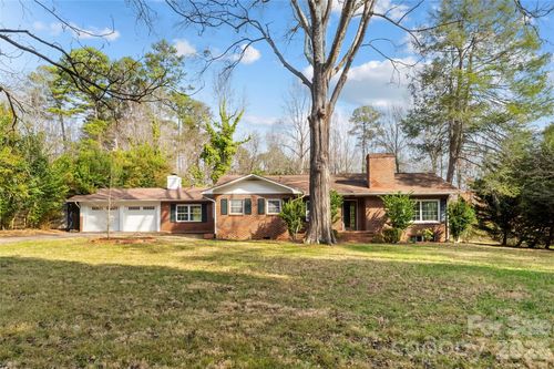 121 33rd Ave Ne, Hickory, NC, 28601-8014 | Card Image