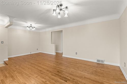 7148 Plainfield St, Dearborn Heights, MI, 48127-4603 | Card Image