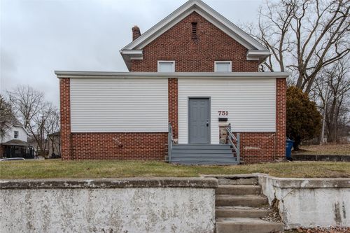 751 Dupont St, Flint, MI, 48504-4852 | Card Image